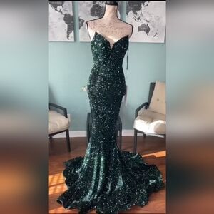 NWT Portia & Scarlett emerald green mermaid evening gown or formal prom dress